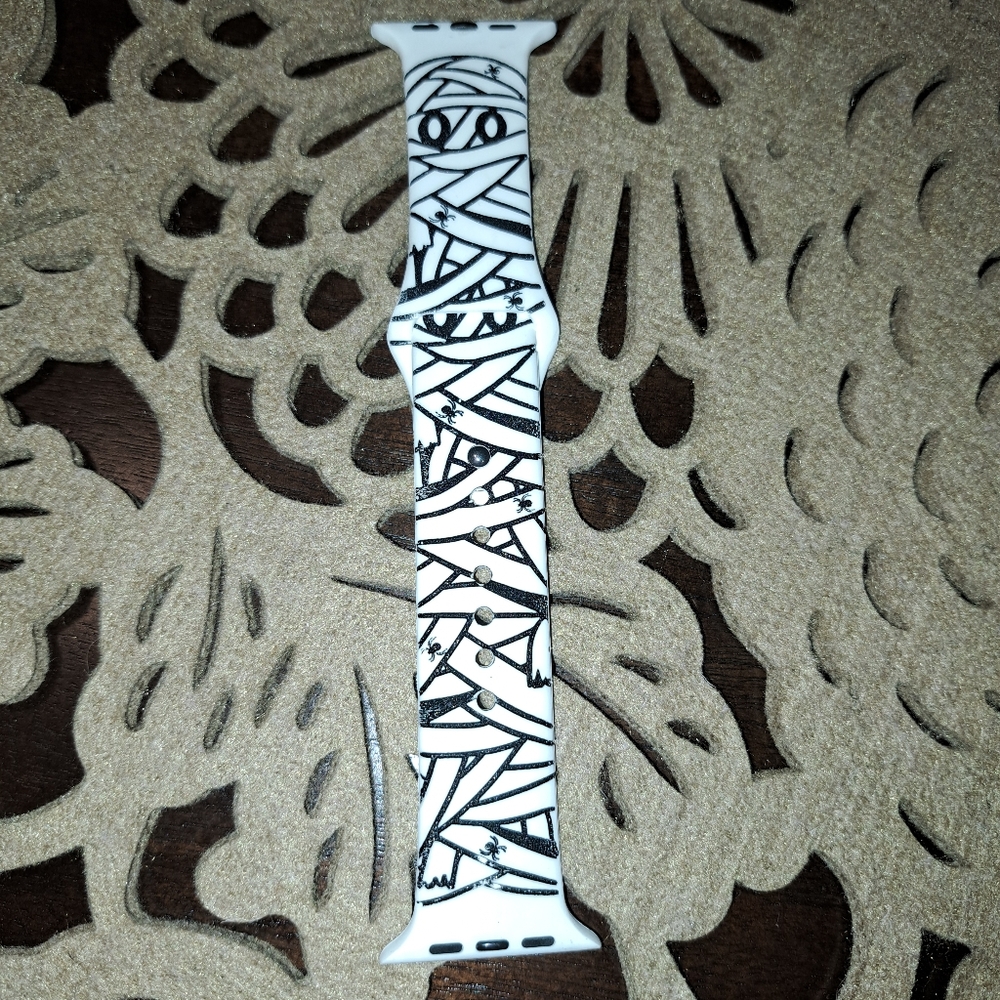 SALE! BUNDLE 5 Watch Bands For $10 And Ill Also Throw In A FREEBIE Or Two!
